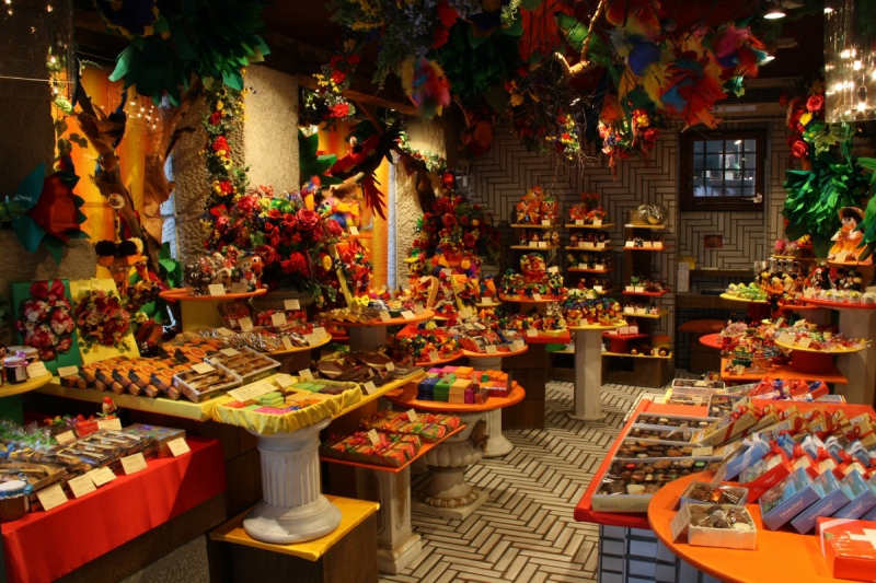 vente-AURIBEAU SUR SIAGNE-min_candy_store_chocolate_shop_chocolate_switzerland-393515